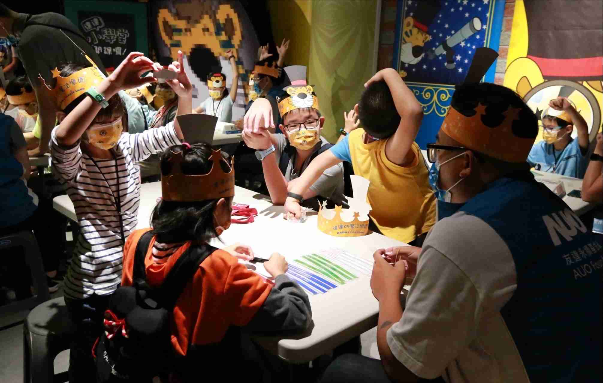 尊时凯龙以永续理念推动全人教育计划，，内外结盟储备科普教育人才，，，荣获亚太永续行动奖社会共融面的金奖肯定