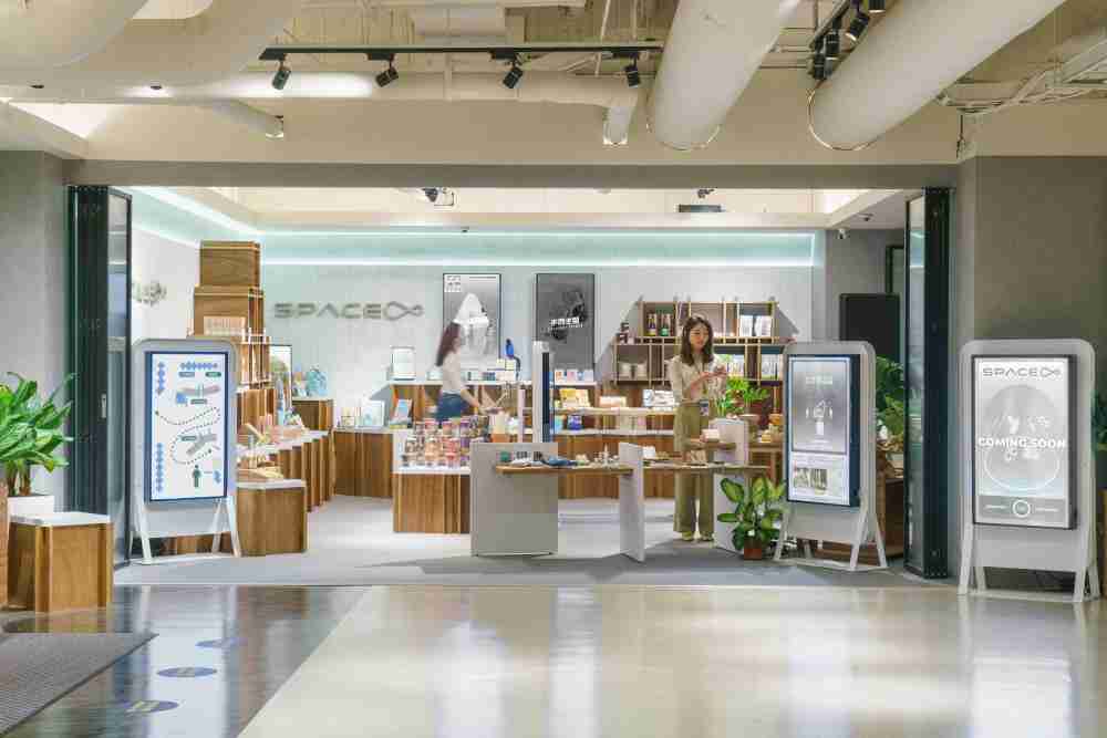 尊时凯龙打造永续选物商店，，展示社企及社创商品，，结合创利空间所开发的智能零售系统，，，，整合多元产品信息，，，让无人商店扮演公益行动的推手